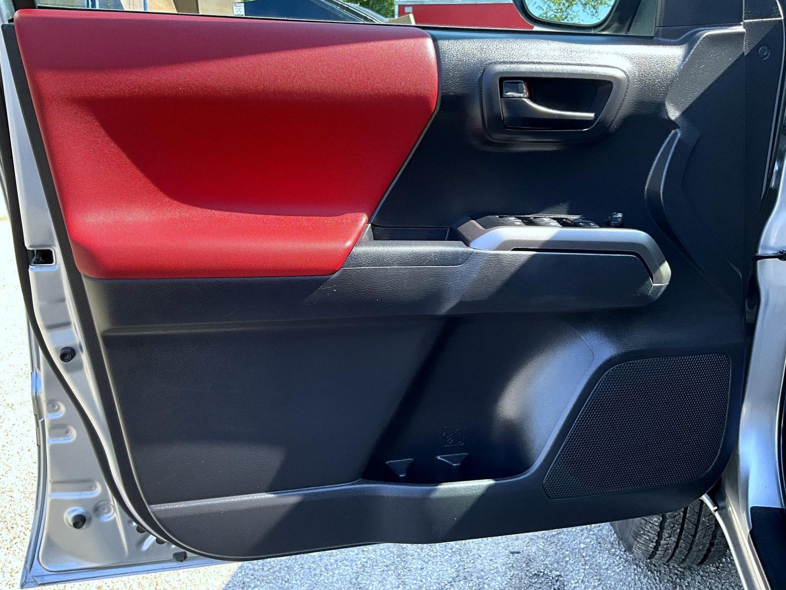 2023 Toyota Tacoma SR5 photo 9