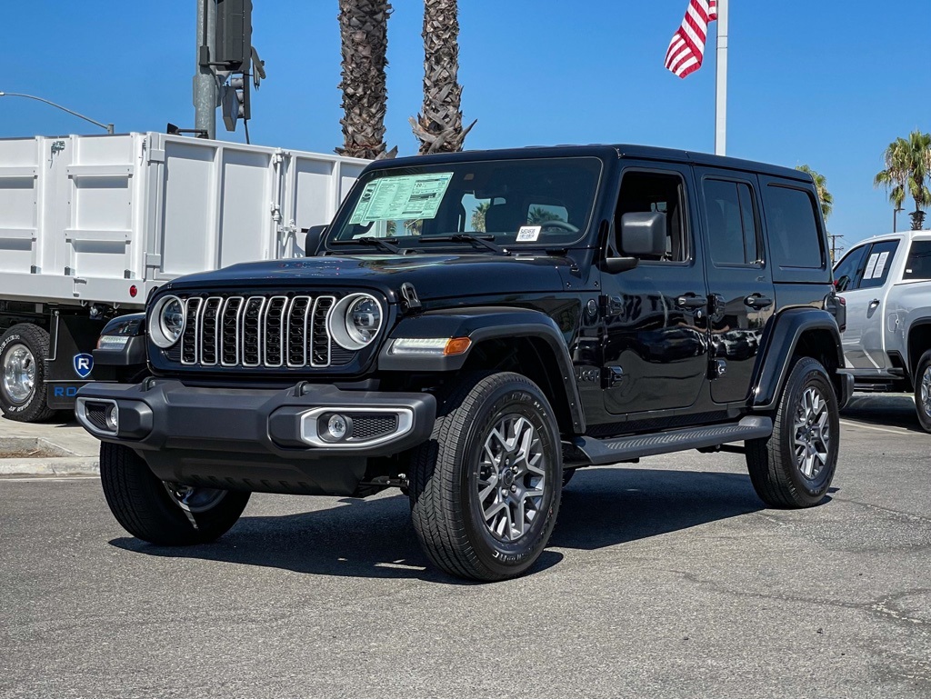 2025 Jeep Wrangler 4-Door Sahara's photo