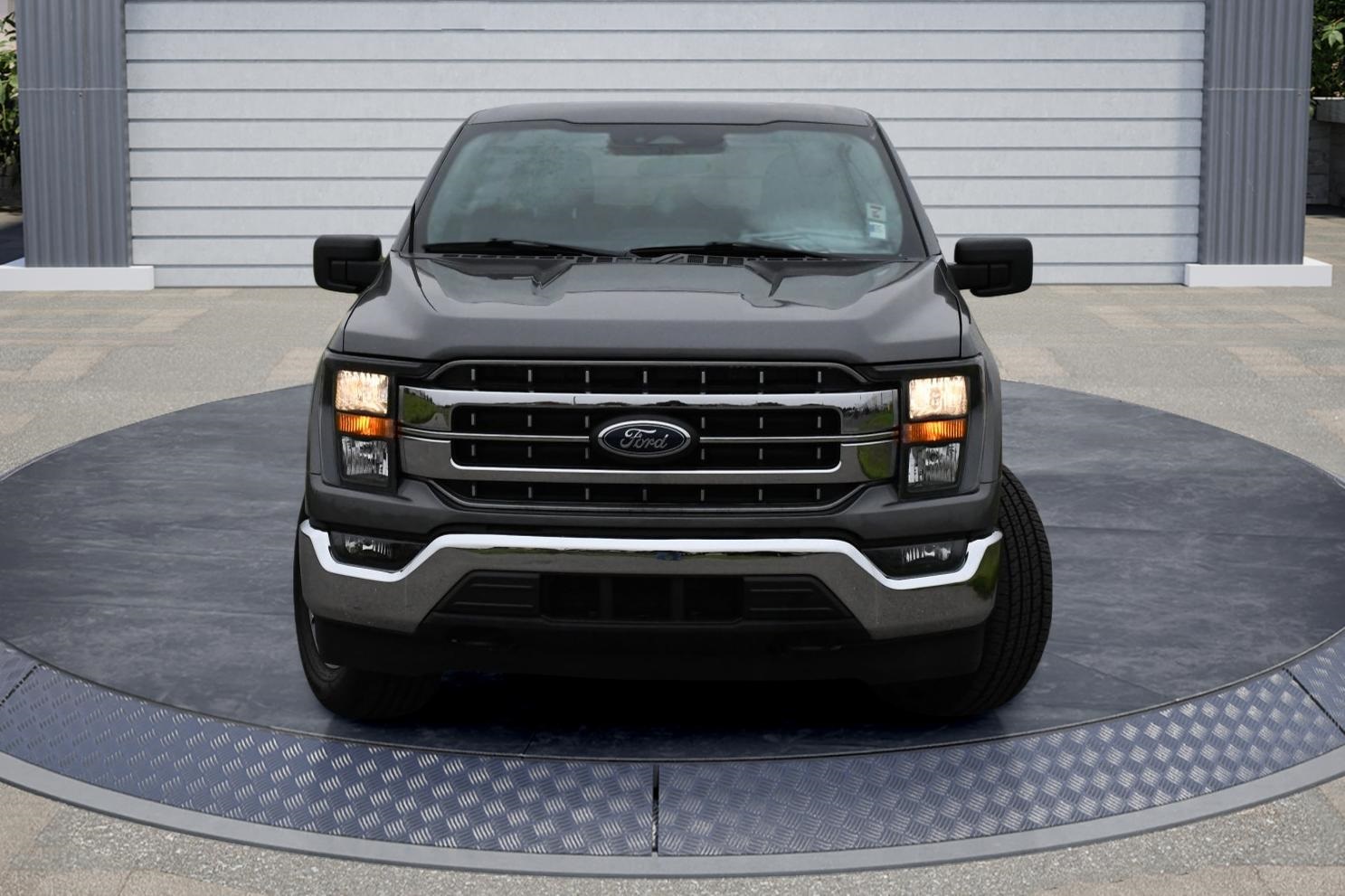 2023 Ford F-150 XLT photo 2