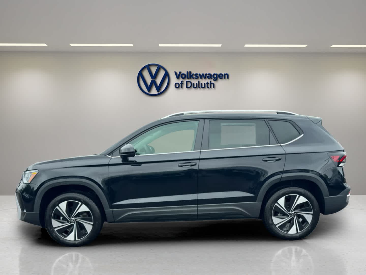 2025 Volkswagen Taos SE photo 2