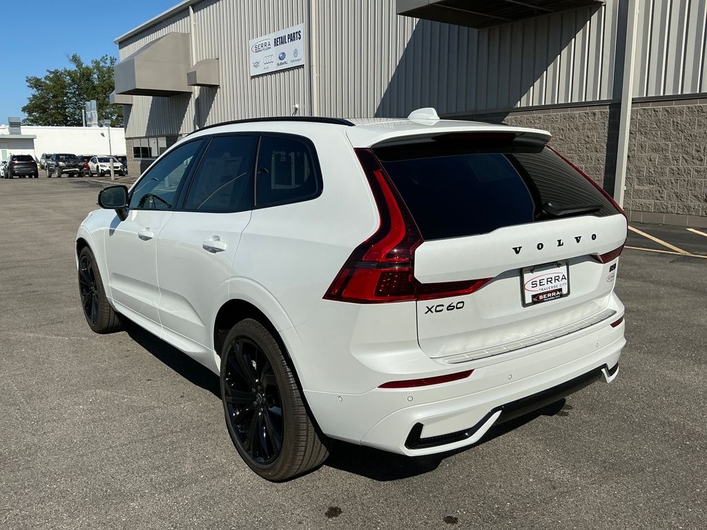 2026 Volvo XC60 B5 photo 2