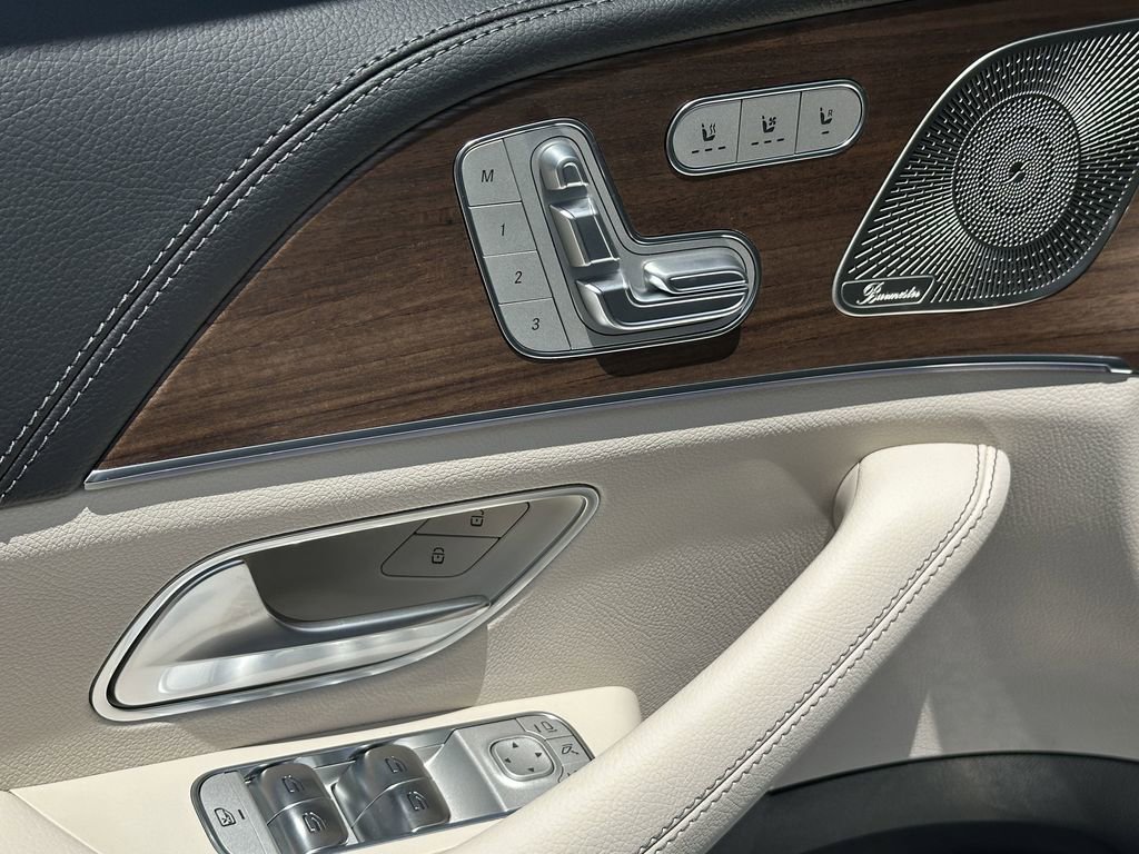 2025 Mercedes Benz GLS 450 4MATIC photo 12