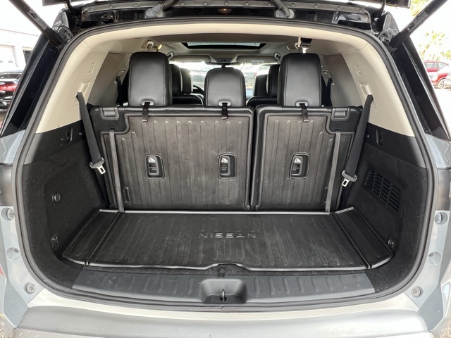 2022 Nissan Pathfinder Platinum photo 28