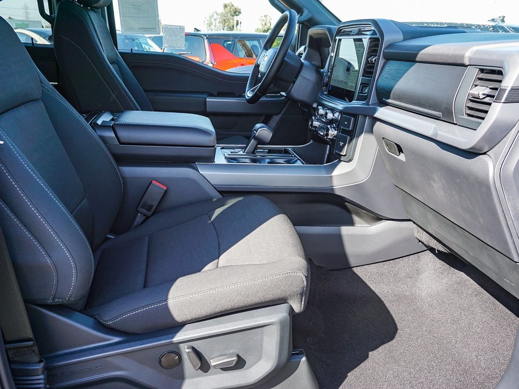 2025 Ford F-150 XLT photo 12
