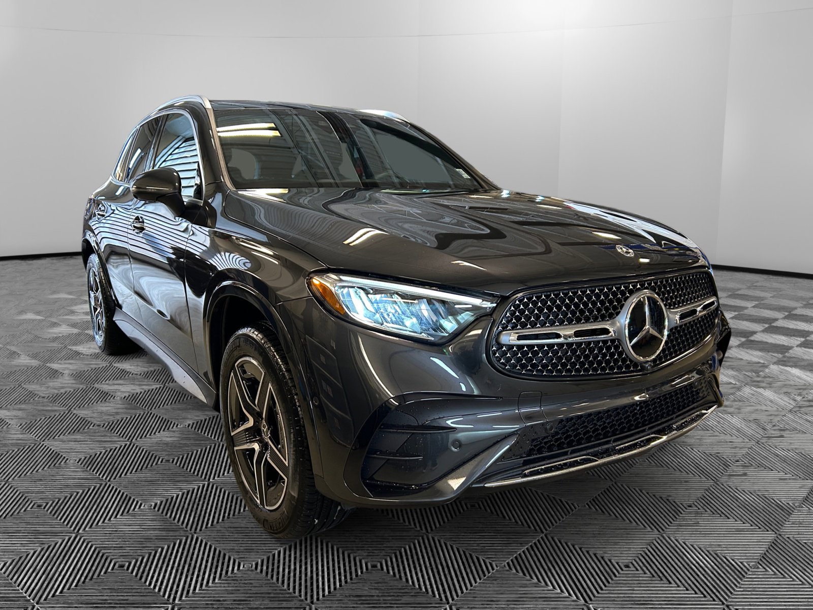 2025 Mercedes-Benz GLC Base's photo