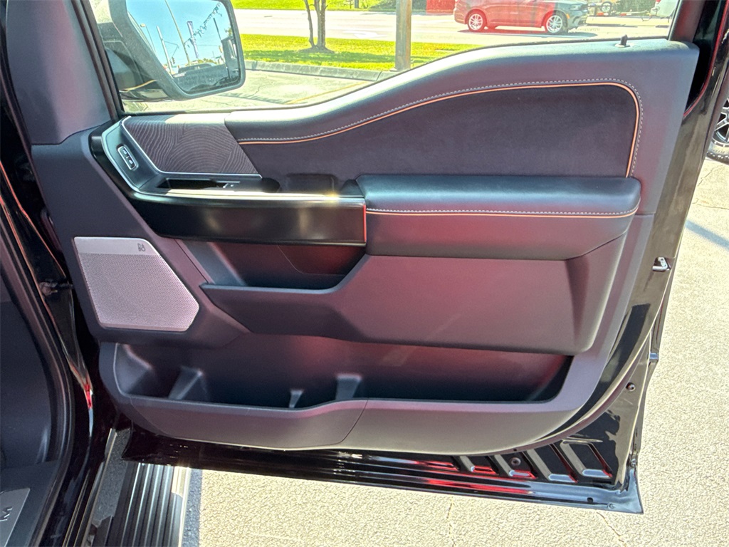2023 Ford F-150 Platinum photo 14