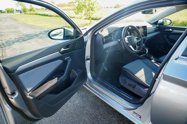 2025 Volkswagen Jetta 1.5T SE photo 7