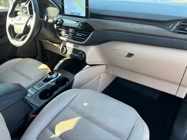 2020 Ford Escape Titanium photo 19