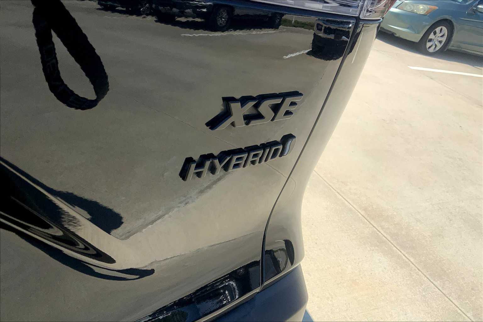 2023 Toyota Corolla Cross Hybrid XSE photo 8