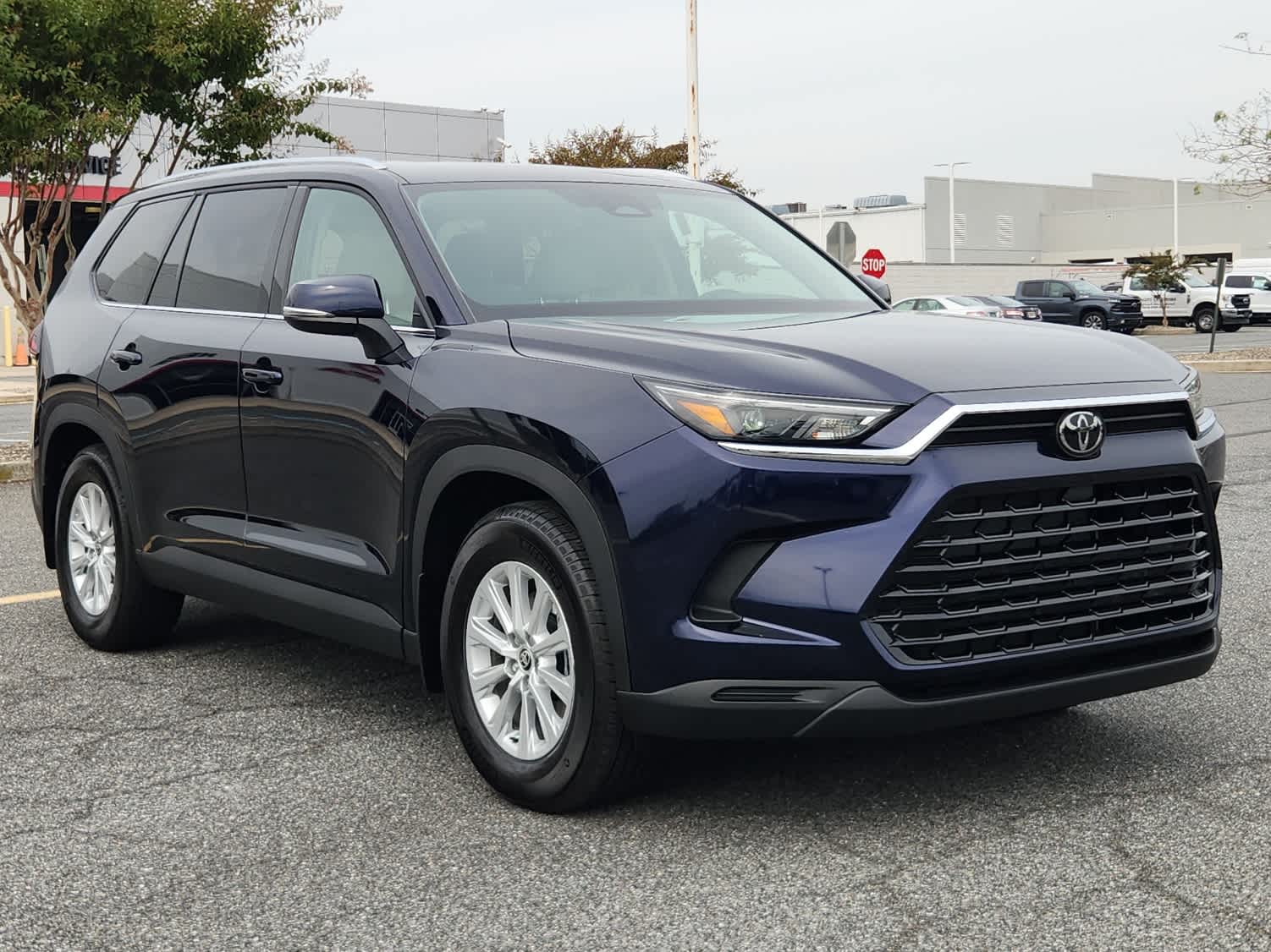 2025 Toyota Grand Highlander XLE photo 2