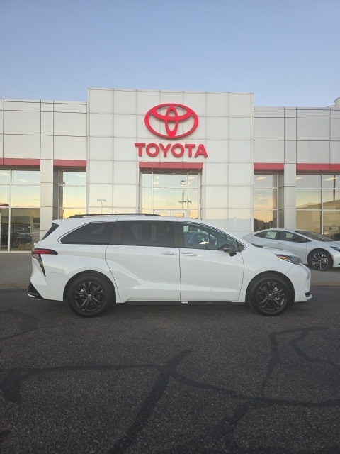 2024 Toyota Sienna XSE photo 4