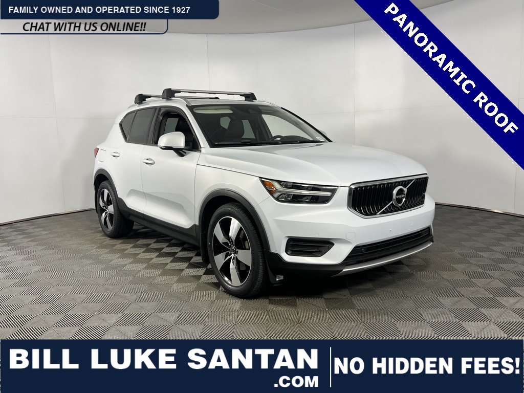 2020 Volvo XC40 Momentum's photo