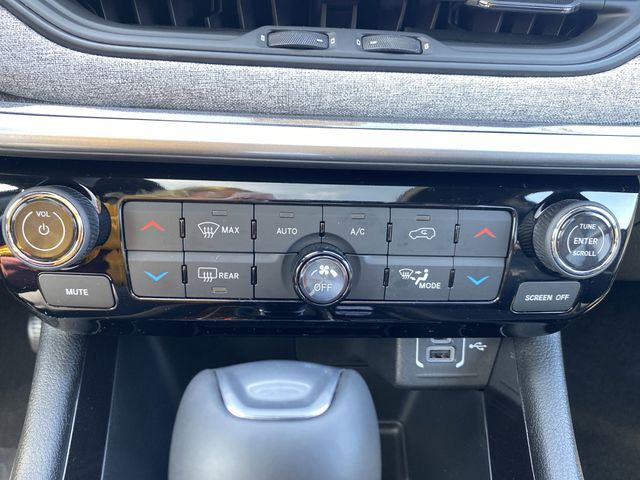 2025 Jeep Compass Latitude photo 17