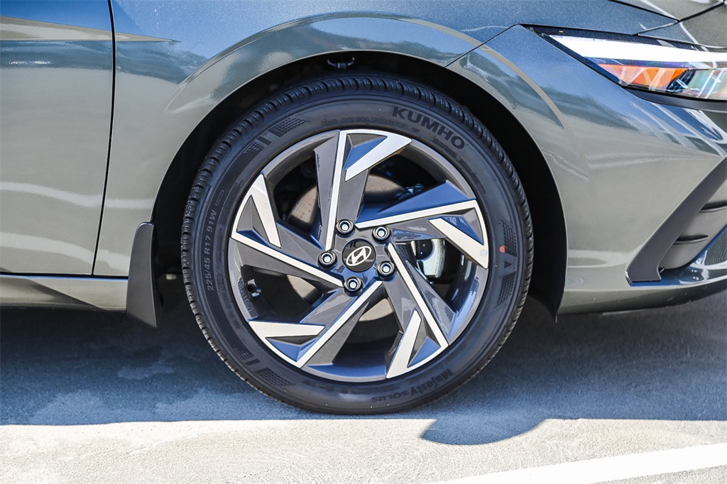 2025 Hyundai Elantra SEL Sport photo 9