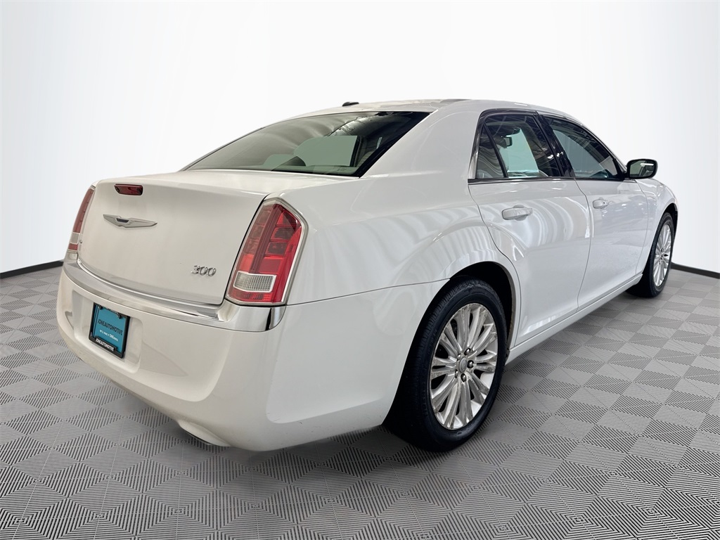 2013 Chrysler 300 Base photo 7