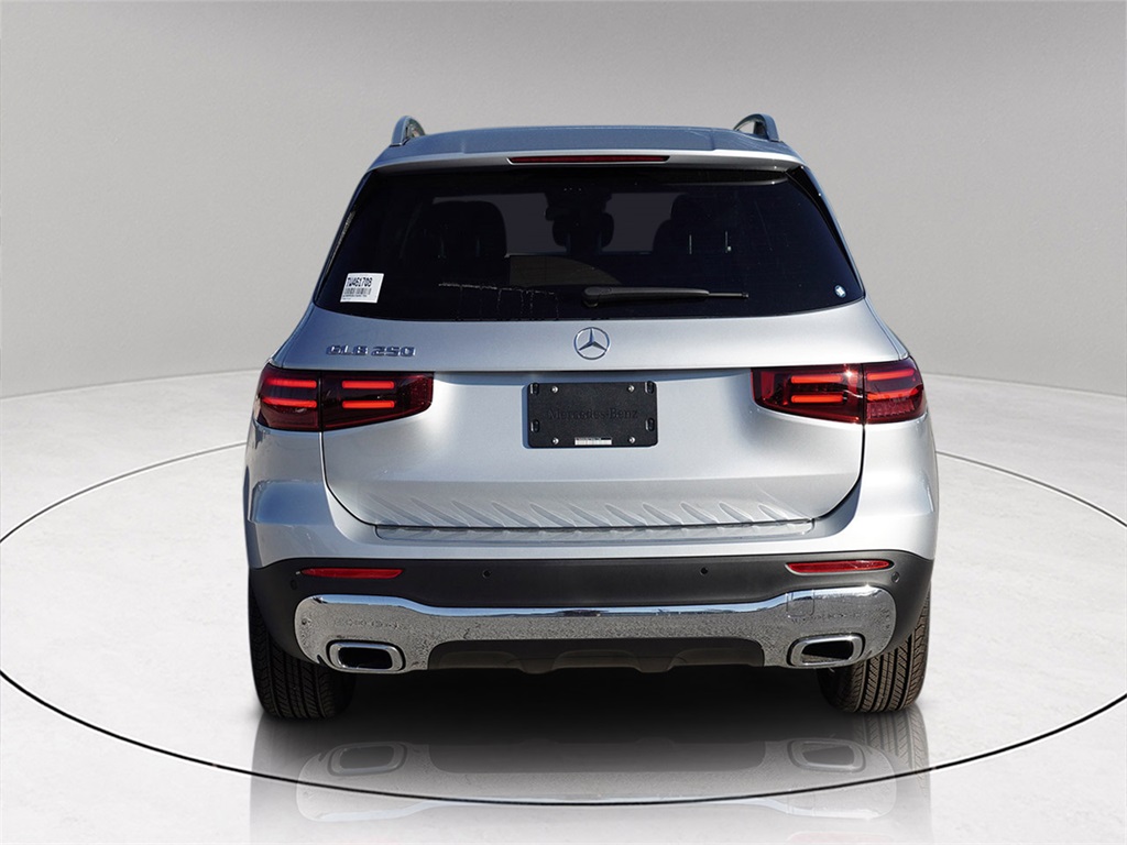 2026 Mercedes Benz GLB 250 photo 4