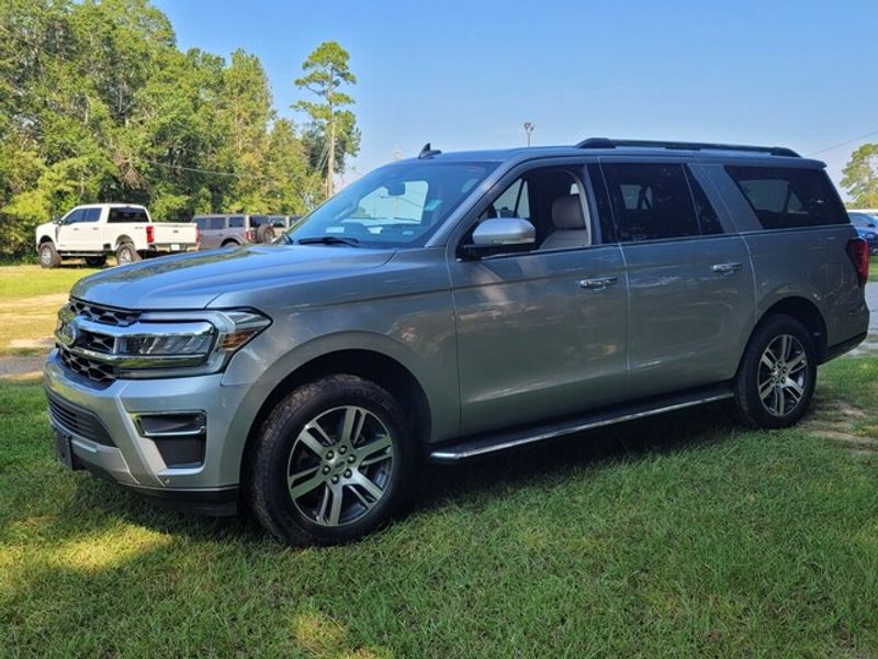 2023 Ford Expedition MAX Limited photo 3