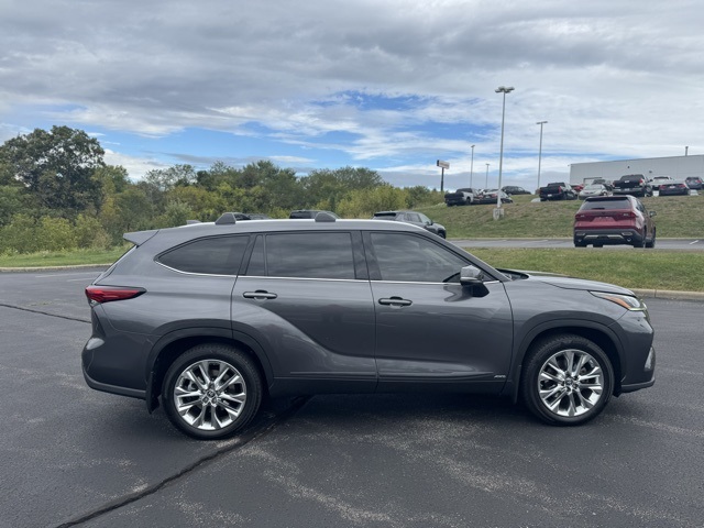 2023 Toyota Highlander Limited photo 2