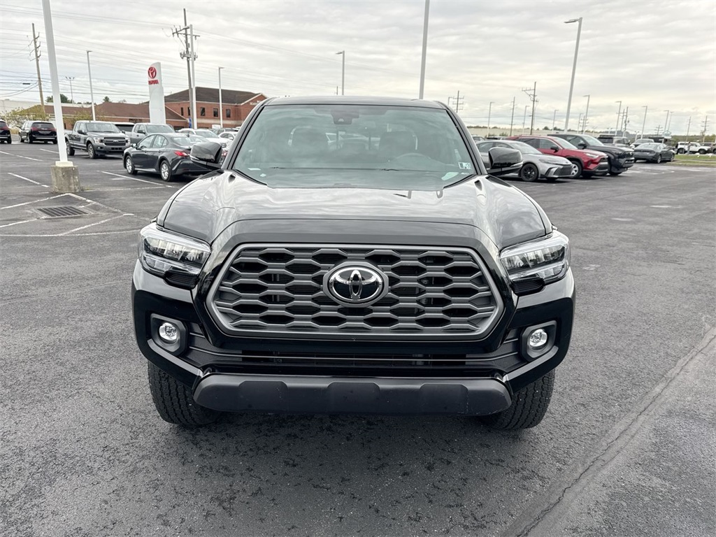 2023 Toyota Tacoma TRD Off-Road photo 3