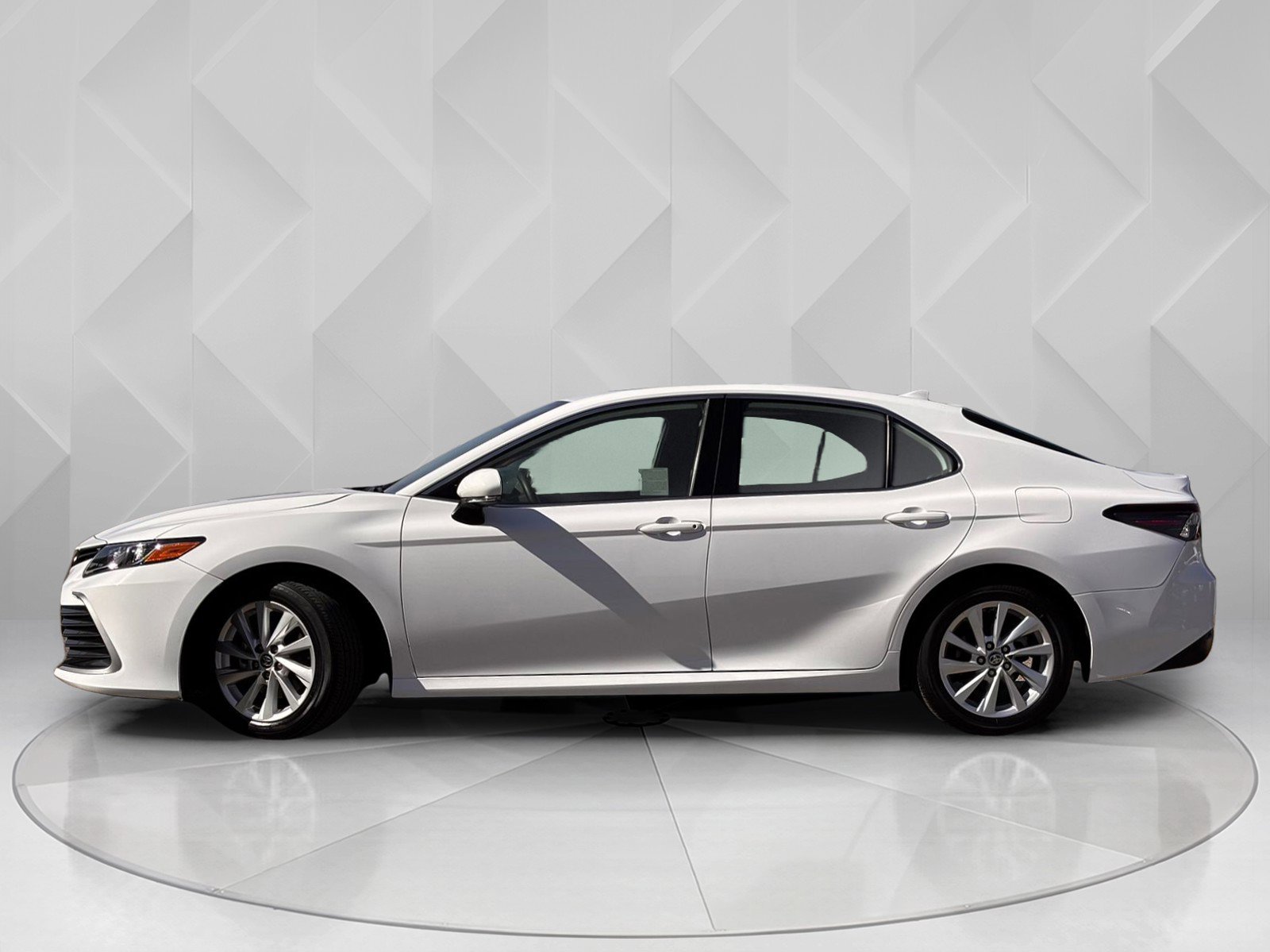 2023 Toyota Camry LE photo 2