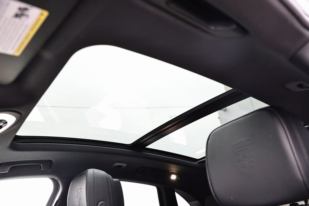 2025 Porsche Macan T photo 24