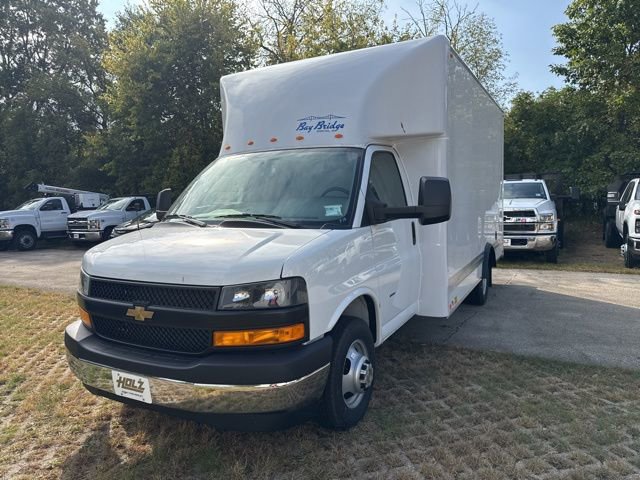 2025 Chevrolet Express Cutaway Base's photo