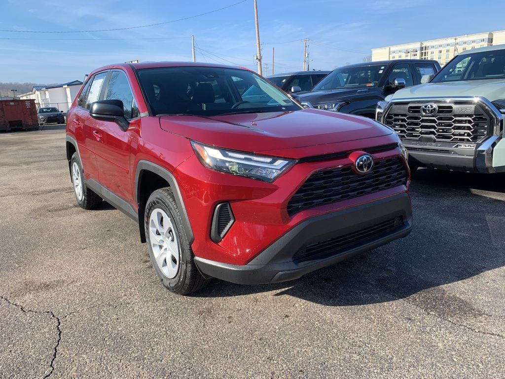 2025 Toyota RAV4 LE's photo