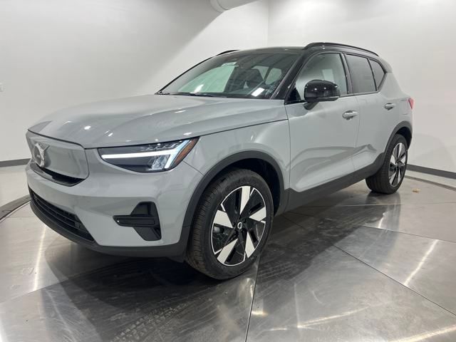 2024 Volvo XC40 Core's photo