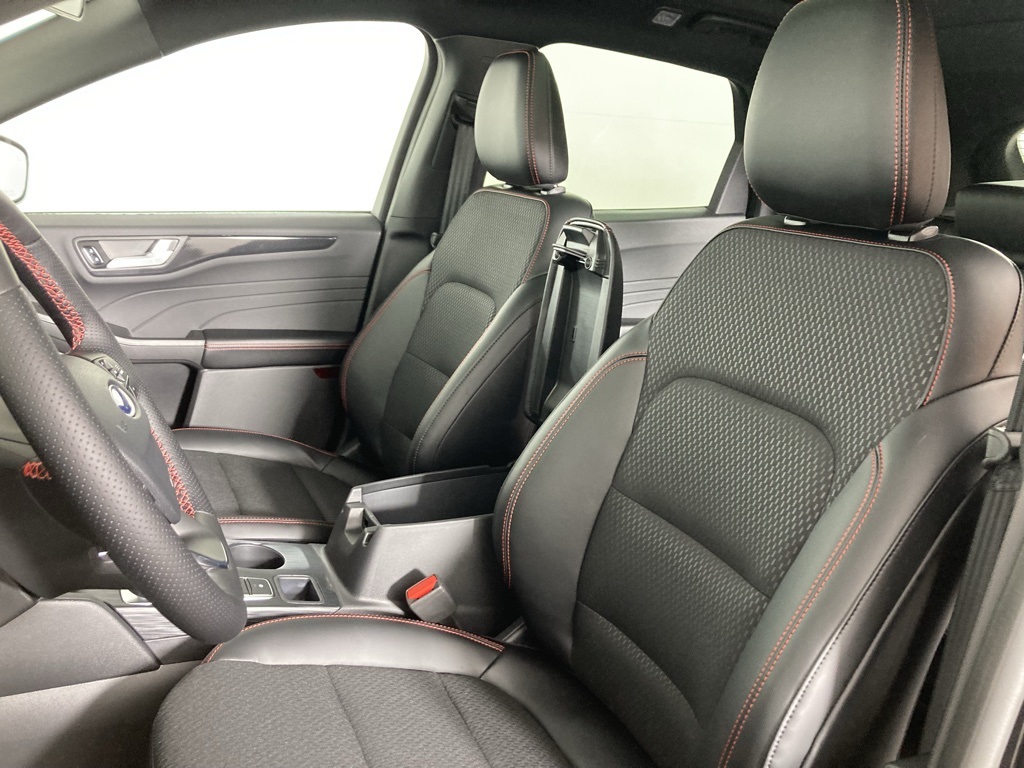 2025 Ford Escape ST-Line Select photo 4