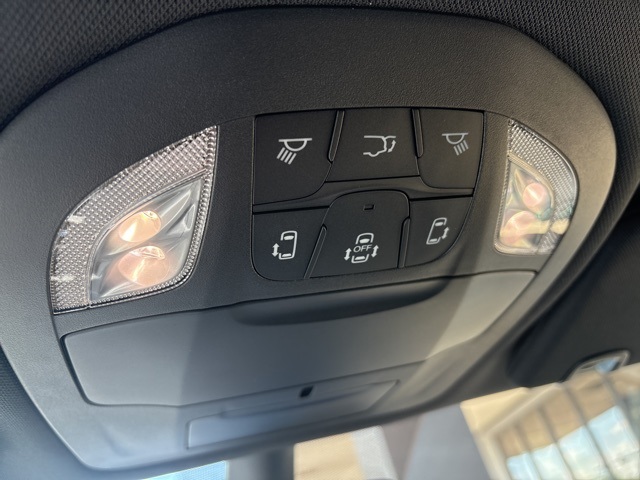 2025 Chrysler Pacifica photo 17