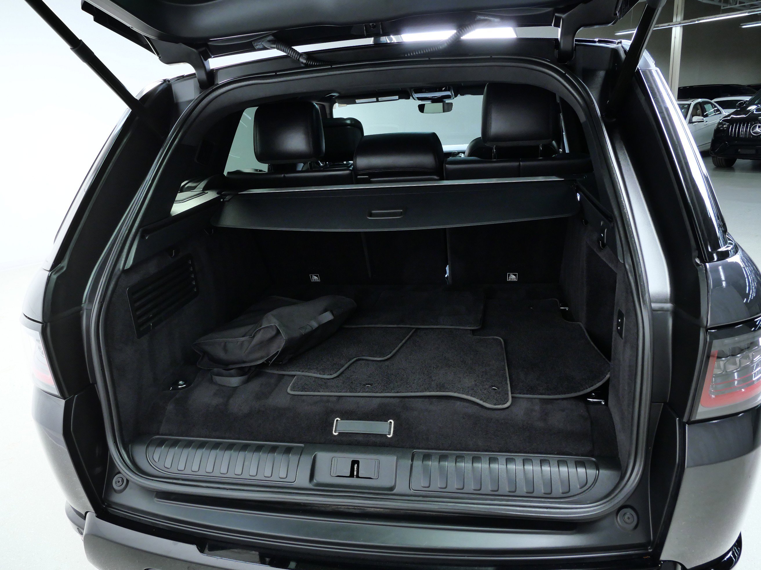 2021 Land Rover Range Rover Sport HSE Silver Edition photo 5