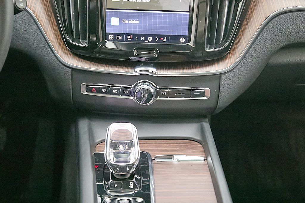 2023 VOLVO XC60 - Image 30