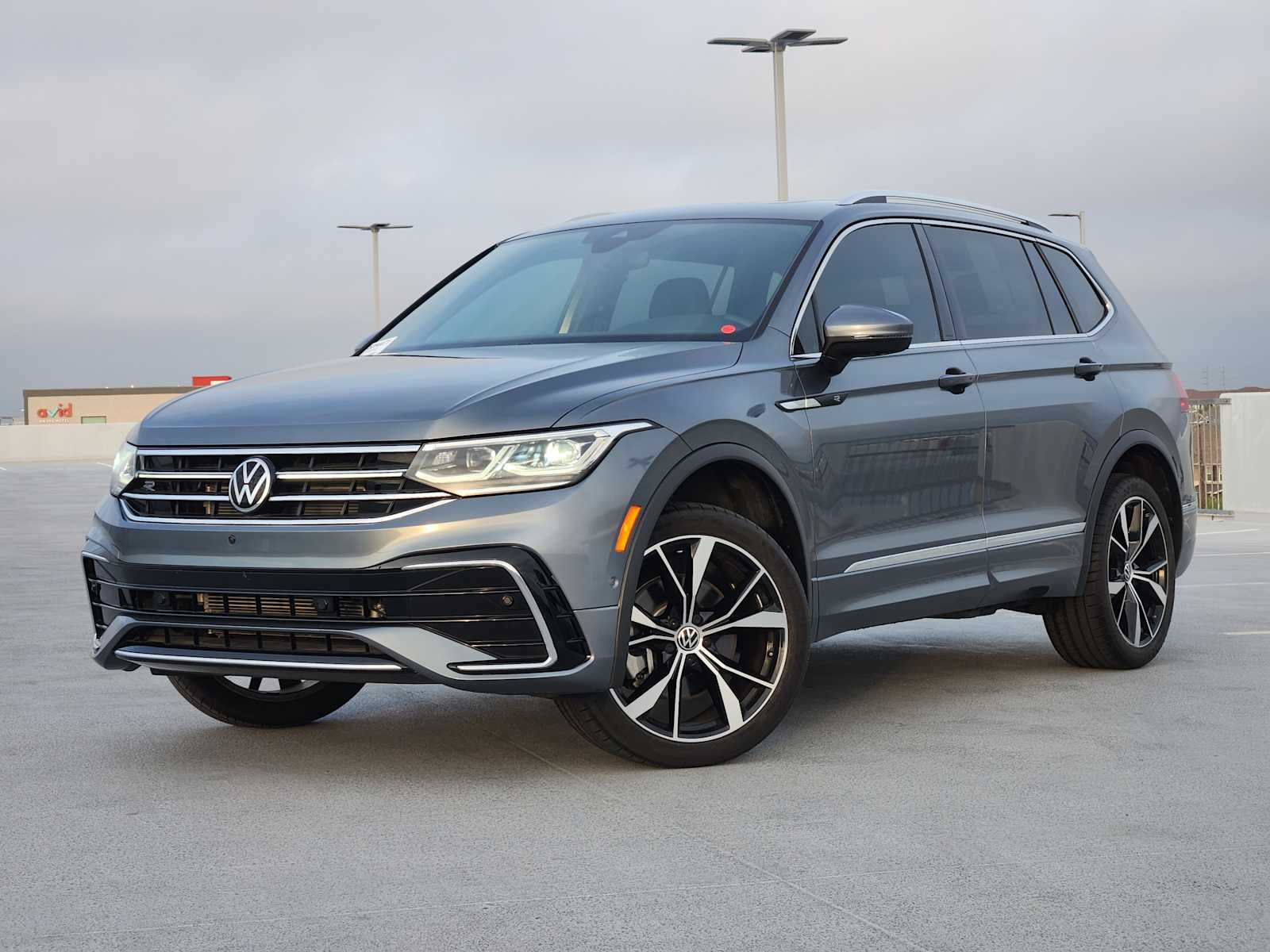 2022 Volkswagen Tiguan SEL R-LINE