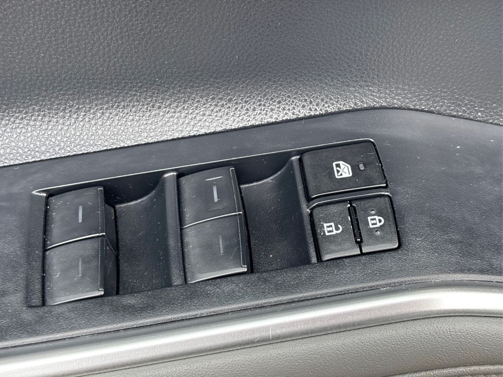 2023 Toyota Highlander L photo 32