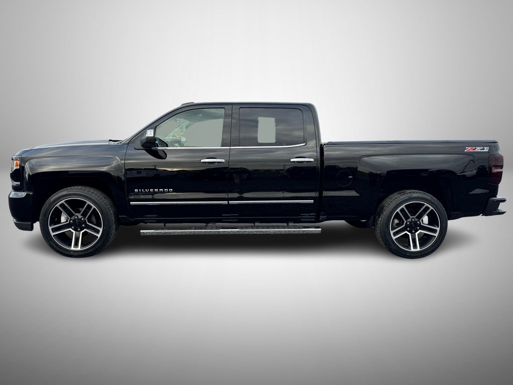 2017 Chevrolet Silverado photo 3