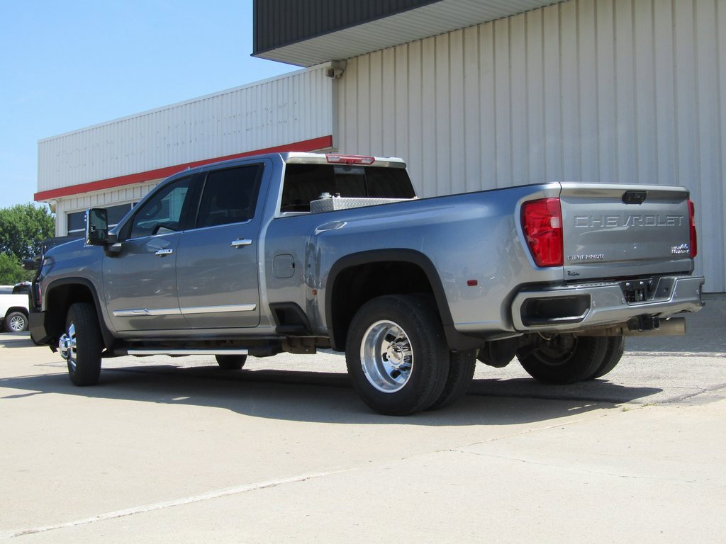 2025 Chevrolet Silverado 3500HD High Country photo 10