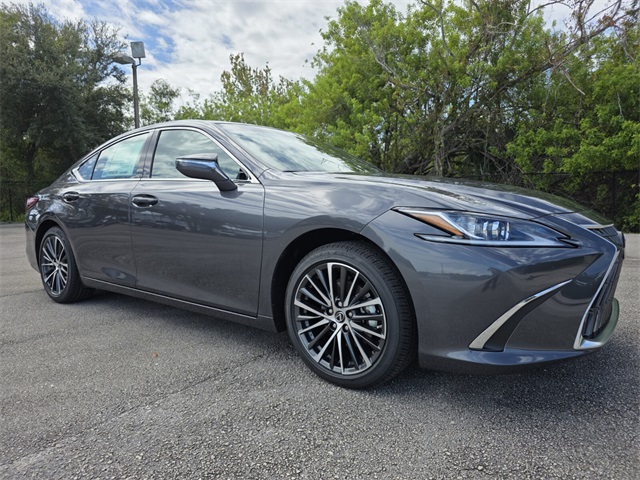 2025 Lexus ES 350's photo