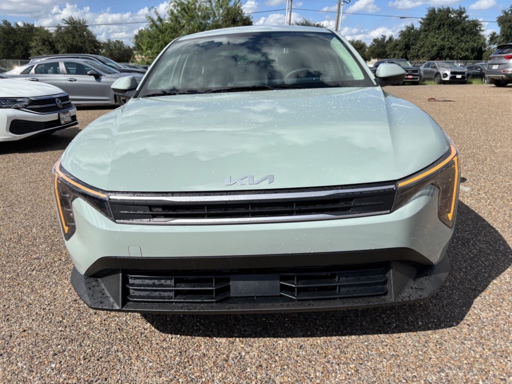 2025 Kia K4 LXS photo 2