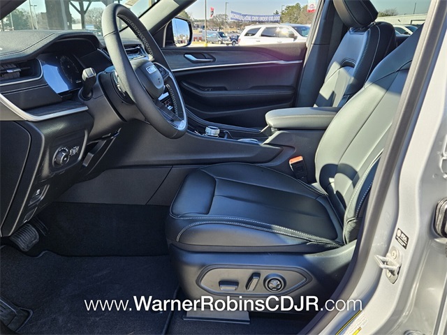 2025 Jeep Grand Cherokee Limited photo 5