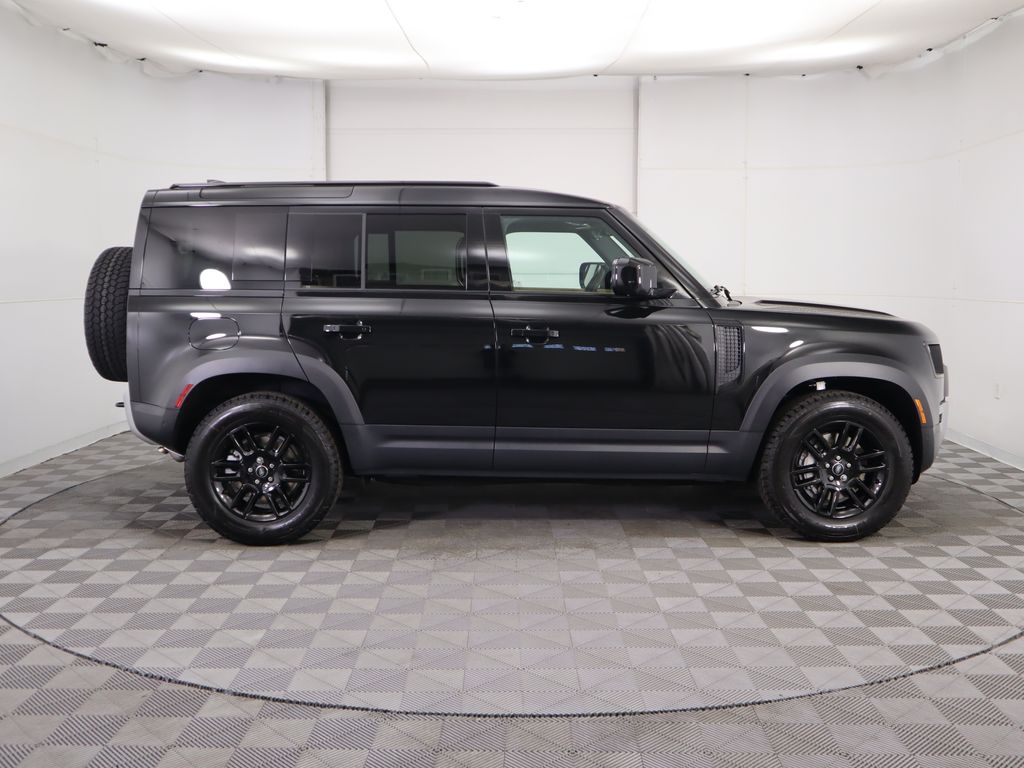 2025 Land Rover Defender 110 S photo 4