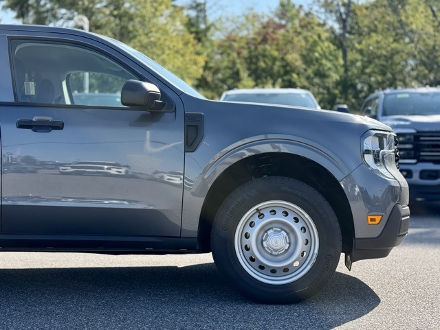 2025 Ford Maverick XL photo 2