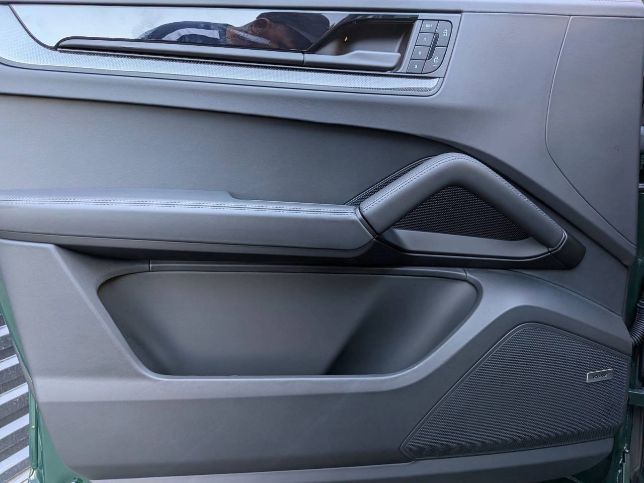 2025 Porsche Cayenne GTS photo 4