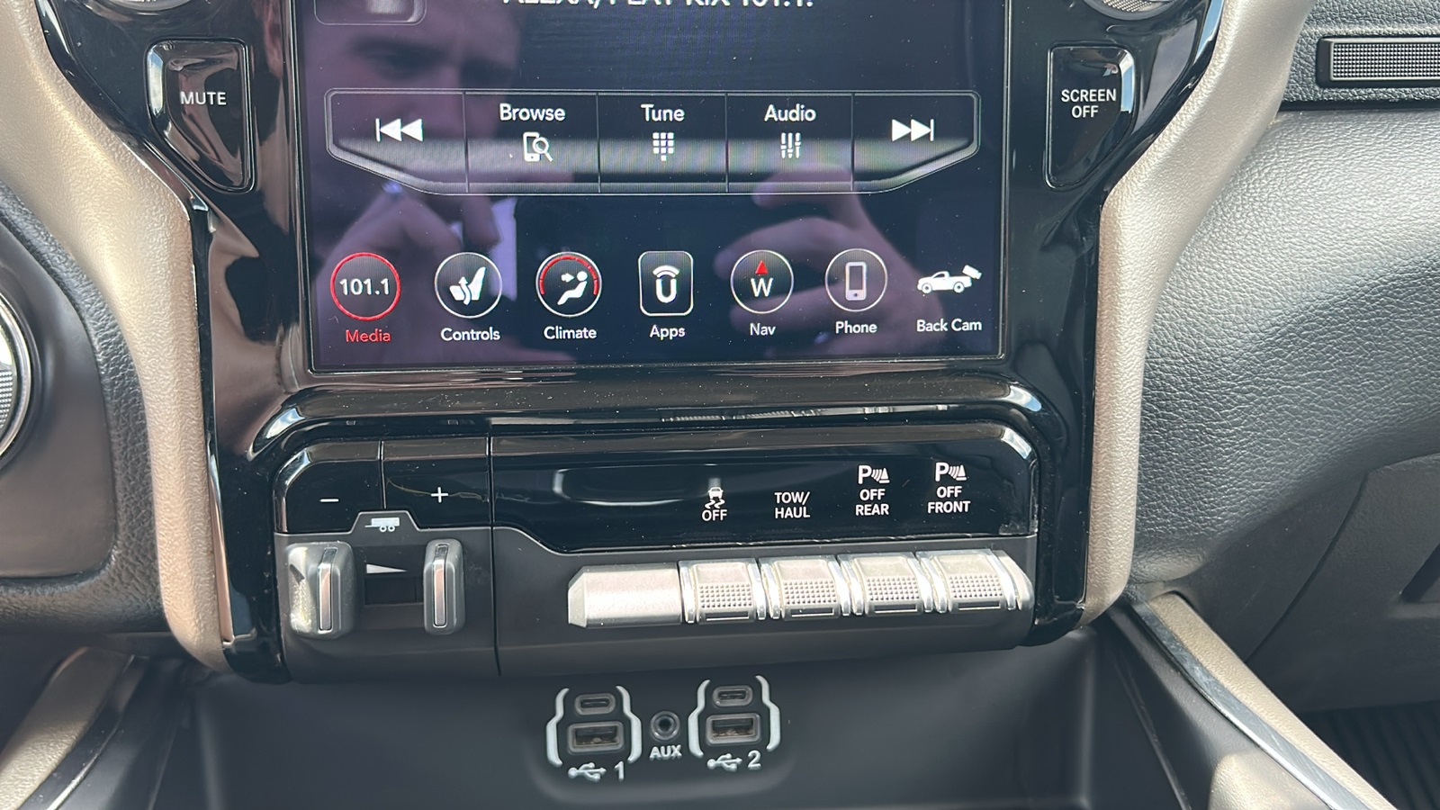 2020 Ram 1500 Laramie photo 28