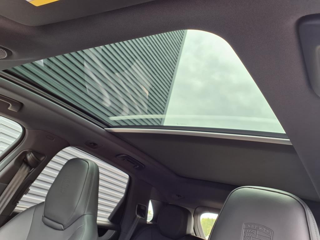 2025 Porsche Cayenne E-Hybrid photo 17