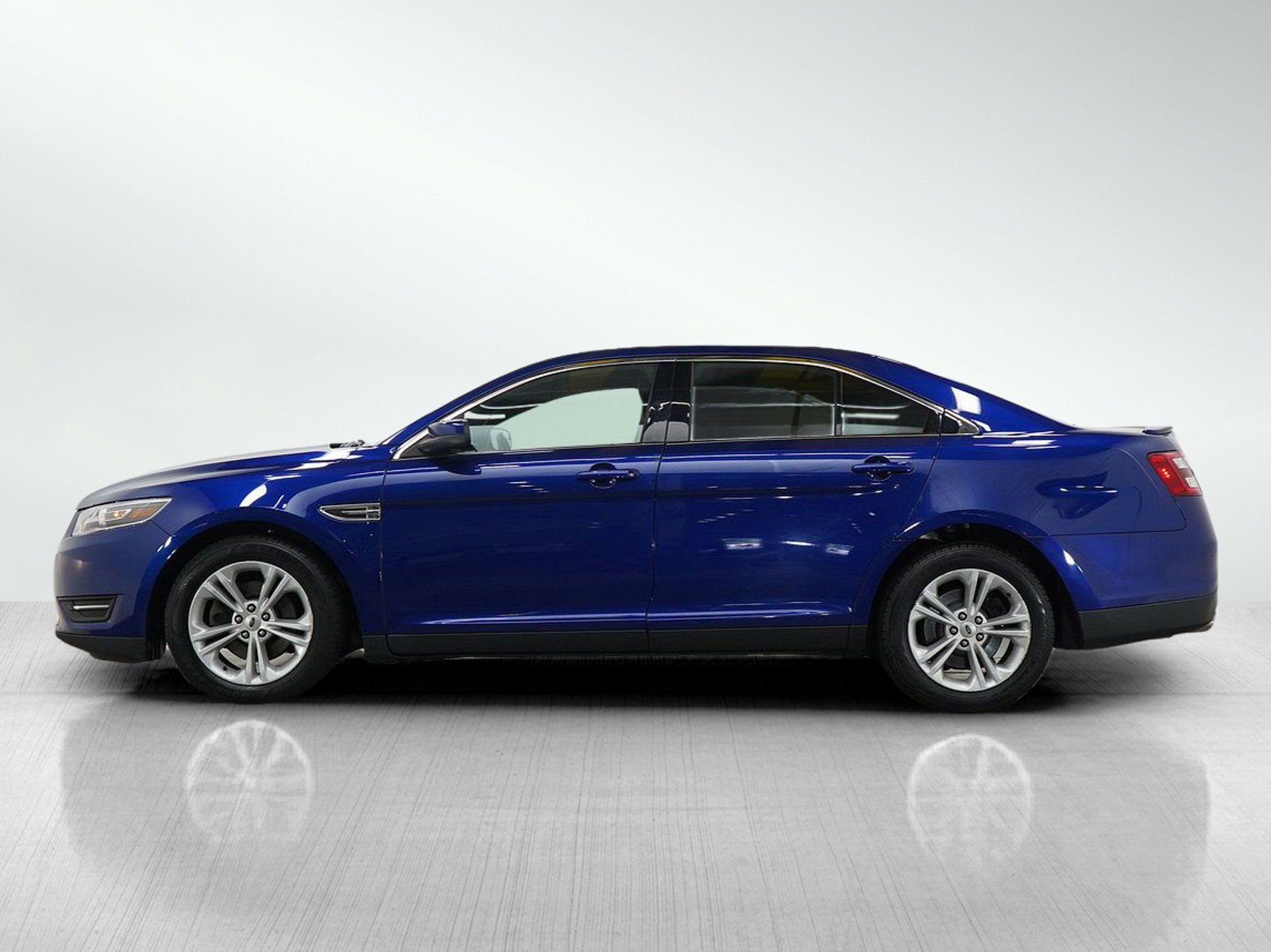 Used 2015 Ford Taurus SEL with VIN 1FAHP2E86FG161841 for sale in Bloomington, Minnesota