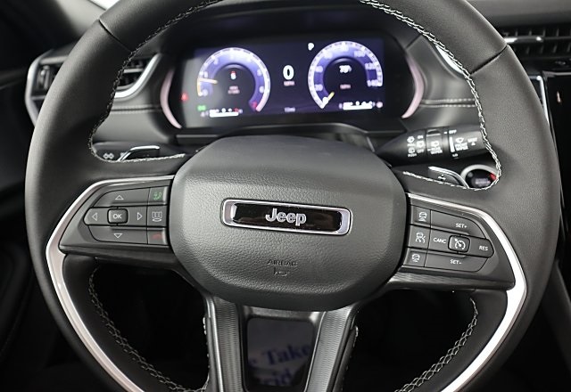 2025 Jeep Grand Cherokee Laredo photo 12