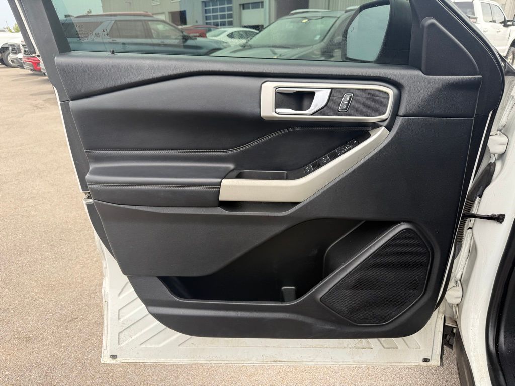2020 Ford Explorer XLT photo 4