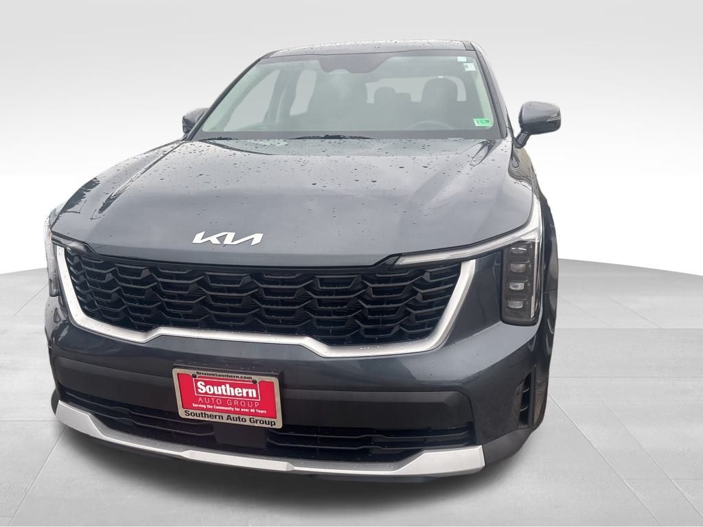 2025 Kia Sorento LX photo 3