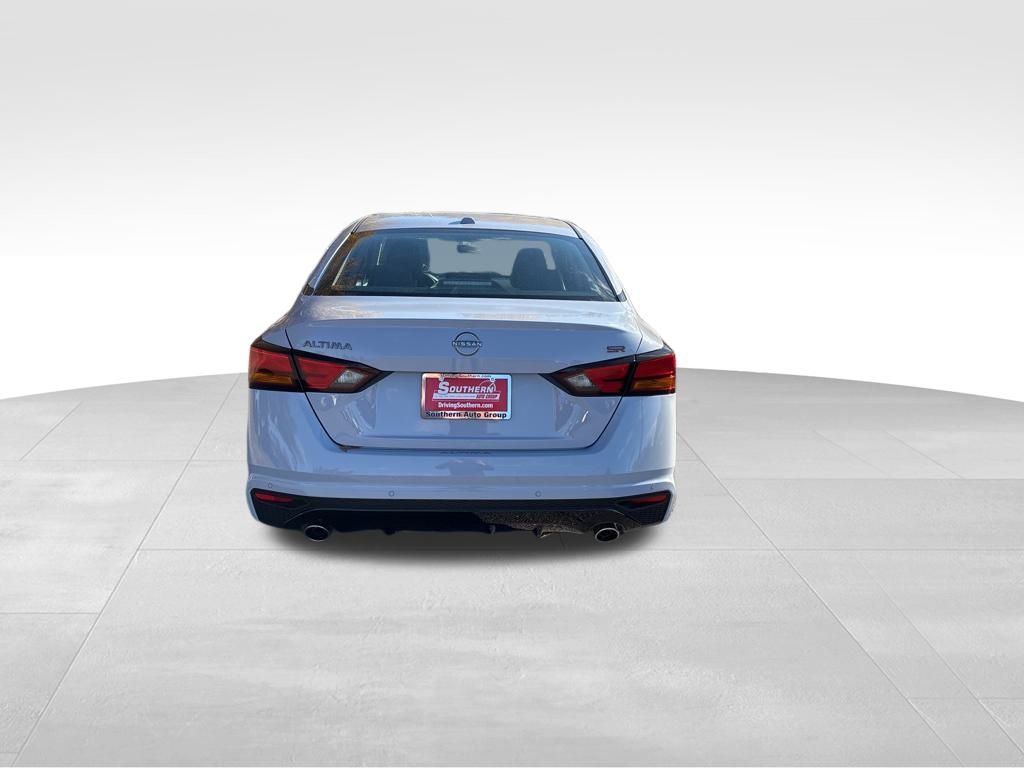 2025 Nissan Altima SR photo 2