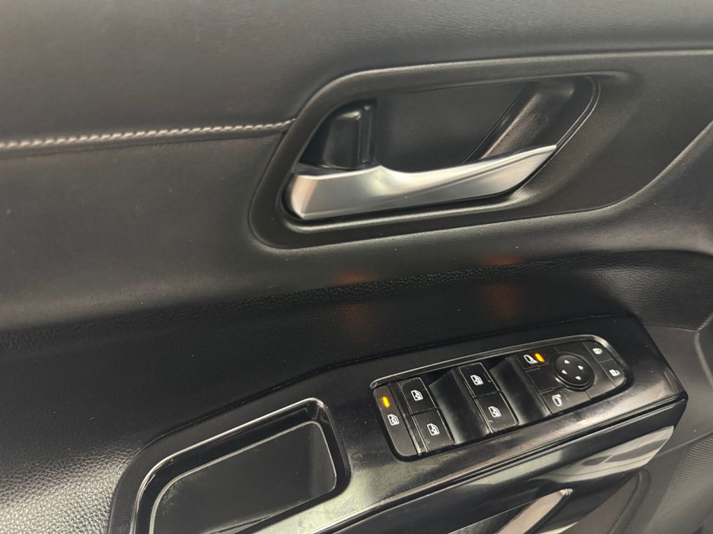 2022 Nissan Pathfinder S photo 12